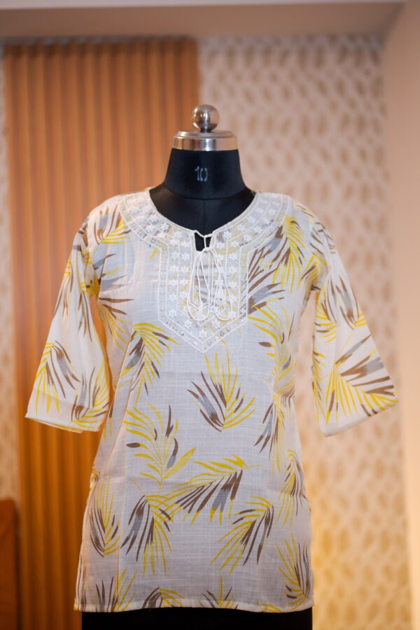 Women Printed Cotton Top with Lace Neck Design & Sleeves – Stylish Casual Wear