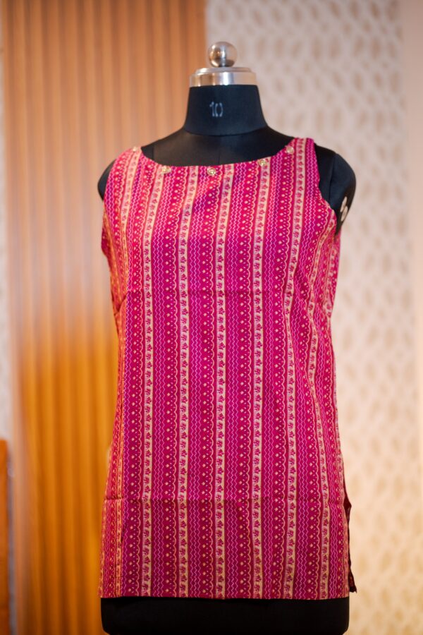 Women Pink Printed Cotton Kurti with Sleeves – Stylish Daily Wear